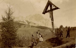 Italy - Belluno Province, Roadside Shrine  *RPPC