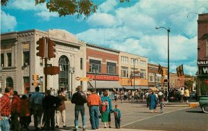 Indiana Valparaiso 1950s Parade Court House Lincolnway Cook Postcard 22-4252
