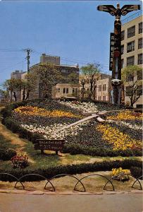 BG33735 the flower clock in front of the city hall kobe  japan