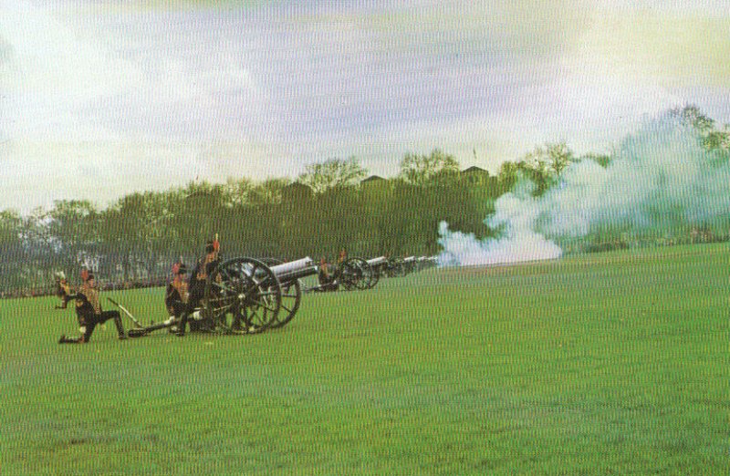 Military Postcard - King's Troop Royal Horse Artillery Firing Royal Salute21033A 