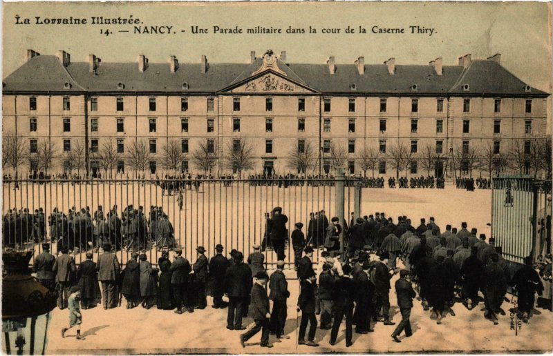 CPA Militaire Nancy - Une Parade militaire dans la cour de la (90688)