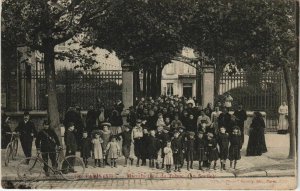 CPA Manfacture de Tabac PARIS 12e La Sortie Ouvirere (17040)