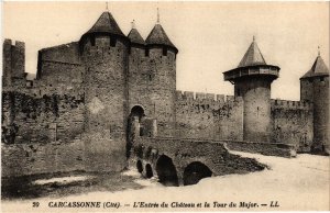 CPA Carcassonne L'Entree du Chateau et la Tour FRANCE (1012774)