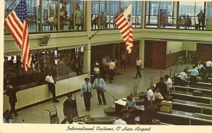 Postcard Early View of International Customs at O'Hare Airport, Chicago, OH.  S6