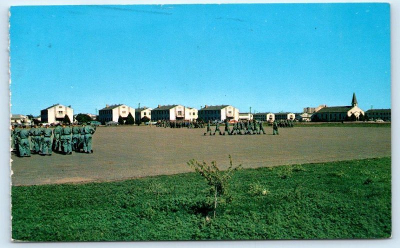 LACKLAND AIR FORCE BASE, TX Texas ~ BASIC TRAINEES Drilling 1962  Postcard 