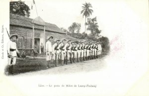 PC CPA LAOS LE POSTA DE MILICE LUANG PRABANG (b23424)