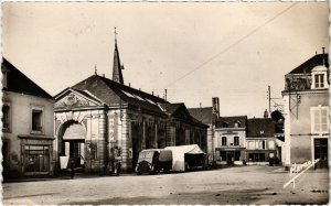 CPA Beaumont-sur-Sarthe - Place du Marché (112297)