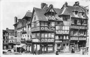 BR29842 Lisieux place de la halle au Beurre les vieilles maisons france