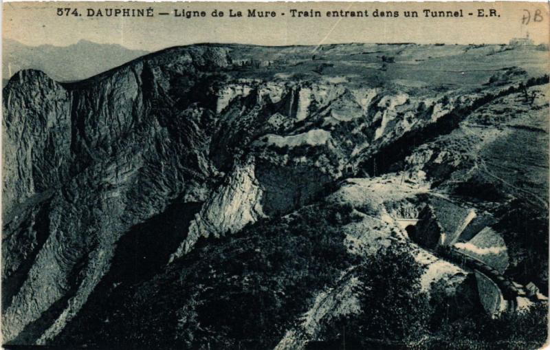CPA Dauphine - Ligne de La MURE - Train entrant dans un Tunnel (583992)