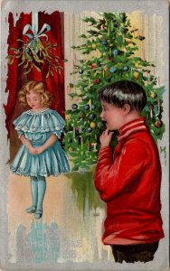 Christmas Greetings Boy Sees Girl Under Mistletoe Decorated Tree Postcard Y20