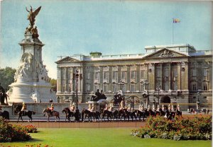 uk45483 household cavalry at buckingham palace london uk horse