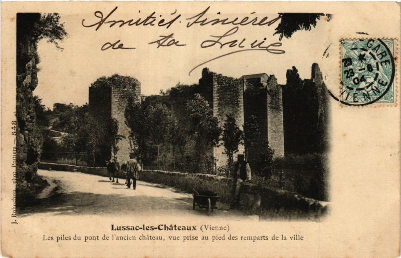 CPA LUSSAC-les-Chateaux - Les piles du pont de l'ancien chateau (365649)