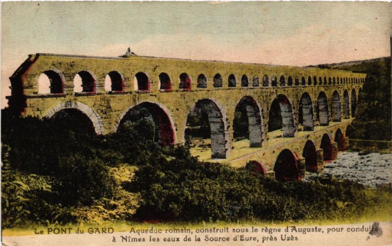 CPA Le PONT-du-GARD - Aqueduc romain construit sous le régne d'Auguste (458850)