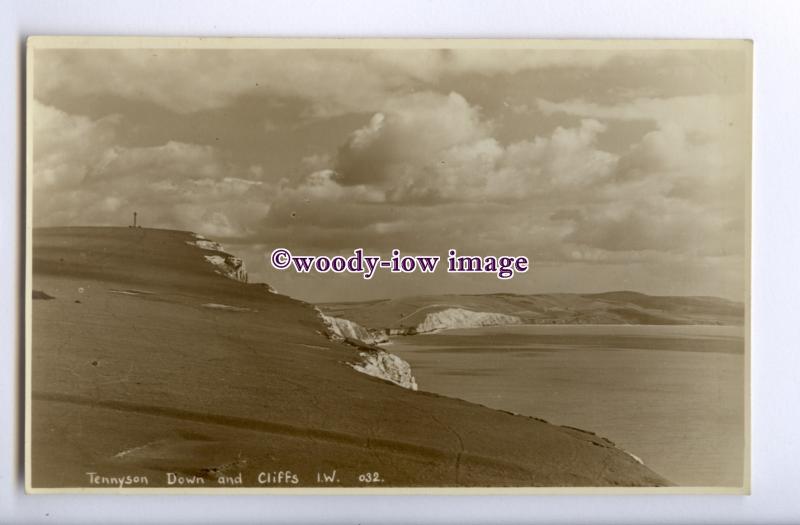 h1840 - Isle of Wight - View over Tennyson Down & Cliffs, Freshwater - Postcard