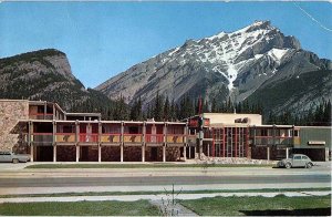 Postcard MOTEL SCENE Banff Alberta AB AI7677