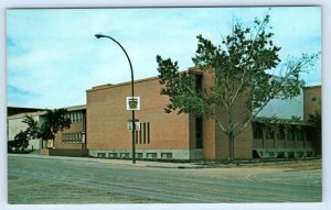 KINDERSLEY, Saskatchewan Canada ~ UNITED CHURCH ca 1960s   Postcard