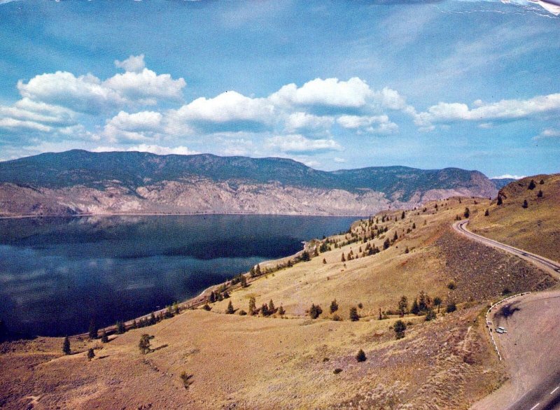 VINTAGE POSTCARD CONTINENTAL SIZE KAMLOOPS LAKE ONN TRANS-CANADA HIGHWAY