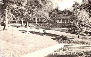 Stroudsburg, PA Pennsylvania STROUDSMOOR COTTAGES 1950 Roadside B&W Postcard