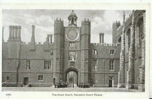 Middlesex Postcard - Hampton Court Palace -The Clock Court - Ref 11551A