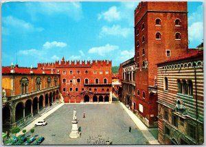 Verona Patrician's Square Italy Monument Buildings Apartment Square Postcard