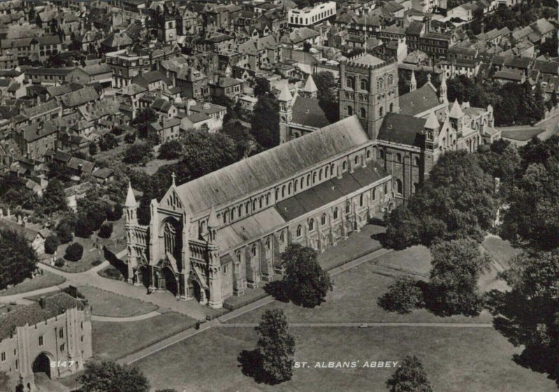 Hertfordshire Postcard - Aerial View of St Albans' Abbey   RR8674