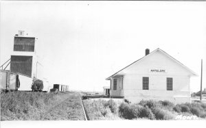 J4/ Antelope Montana RPPC Postcard c1950s Railroad Depot Station  188