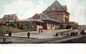 THE RAILWAY STATION TRAIN DEPOT SPRINGFIELD MASSACHUSETTS POSTCARD (c. 1905)