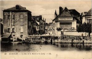 CPA NEMOURS - La Rue de la Mairie et le Loing (472003)