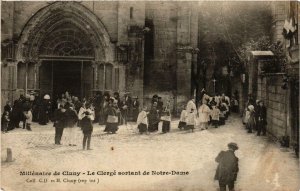 CPA CLUNY Le Clerge sortant de N.-D. (649709)