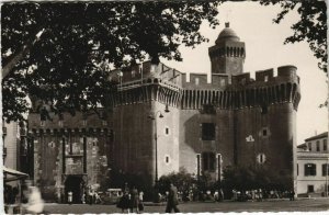 CPA PERPIGNAN Place de la Victoire et le Castillet (1163970)