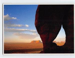 Postcard Picturesque view of Keyhole, Monument Valley Navajo Tribal Park