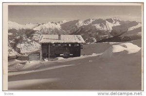 RP; Snow covered cabin among mountain peaks, Salzburg, Austria, 10-20s