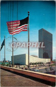 Postcard Modern UNITED NATIONS BUILDINGS WITH AMERICAN FLAG FLYING