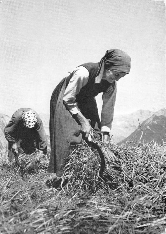 B19001 Folklore Costumes et Danses Eclaireuses Suesses