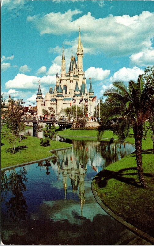 Cinderella Castle Walt Disney World Magic Kingdom Fantasyland Postcard 