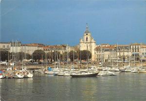 BT9010 Le port et la tour de l horloge ship bateaux la rochelle        France