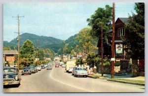 Gatlinburg TN~Great Smoky Mts~Street Scene~Edgepark Motel Sign~Cars~1950s PC
