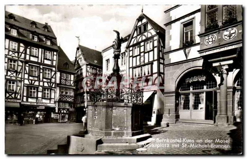 Modern Postcard Bernkastel Kues an der Mosel Marktplatz mit St. Michael Brunnen