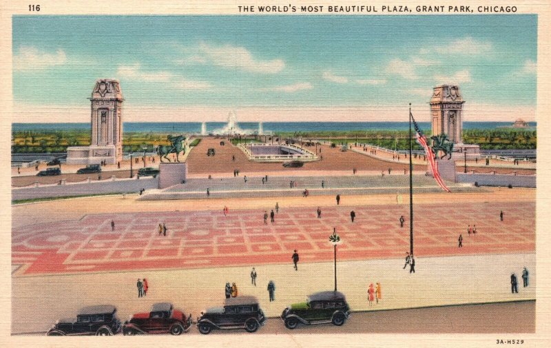 Vintage Postcard 1920's World's Most Beautiful Plaza Grant Park Chicago Illinois