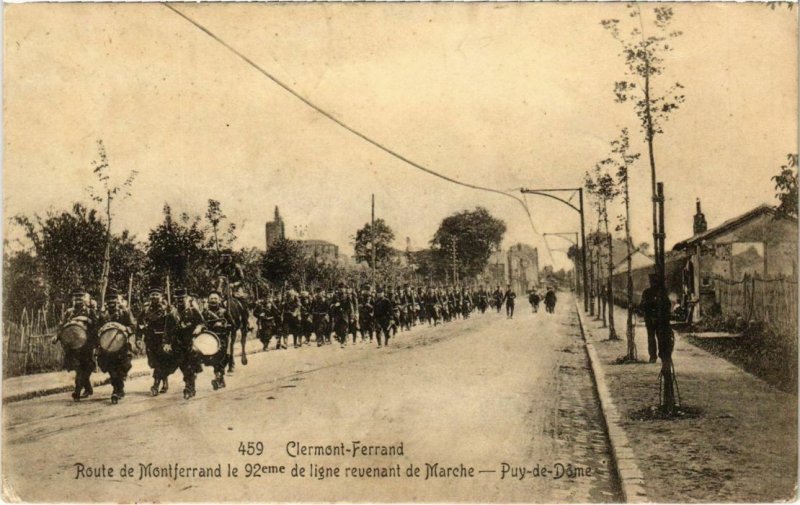 CPA CLERMONT-FERRAND - Route de la MONTFERRAND le 92 de ligne revenant (73009)