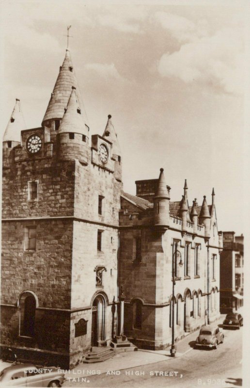 Scotland Postcard - County Buildings and High Street, Tain   RS23051