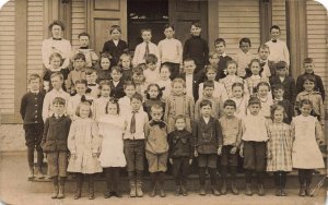 012622 VINTAGE RPPC REAL PHOTO POSTCARD SCHOOL CHILDREN ON STEPS OF SCHOOL