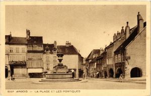 CPA ARBOIS La Place et les Portiques (446375)