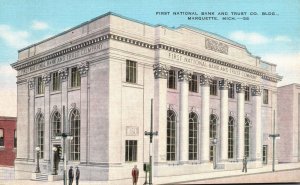 Vintage Postcard 1930's First National Bank & Trust Co. Building Marquette Mich