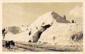 RPPC S.P. DEPOT Soda Springs CA Husky Dogs Snow Railroad c1930s Vintage Postcard