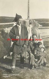 Finland, RPPC, Natives in Costumes, Utsjoki, Lappalaisperhe, Lappfaij, Photo 72 