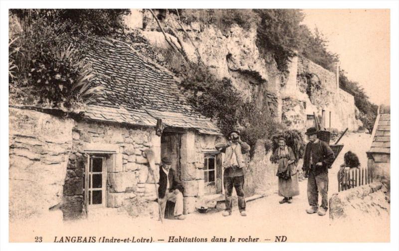 2827 France Langeais  Villages dwelling side of a mountain