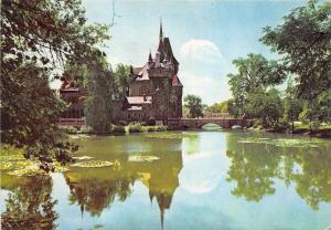 B30625 Budapest Vajdahunyad castle town park   hungary