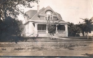 VINTAGE POSTCARD FRONT & SIDE VIEW OF HOUSE ON AZO REAL PHOTO CARD (1904-1918)