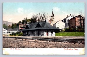 J88/ Huntington Massachusetts Postcard c1910 Railroad Depot 218